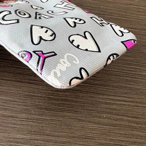 Coach Poppy Hearts Vertical Phone Wristlet Pink Gray 2011 - Picture 10 of 14